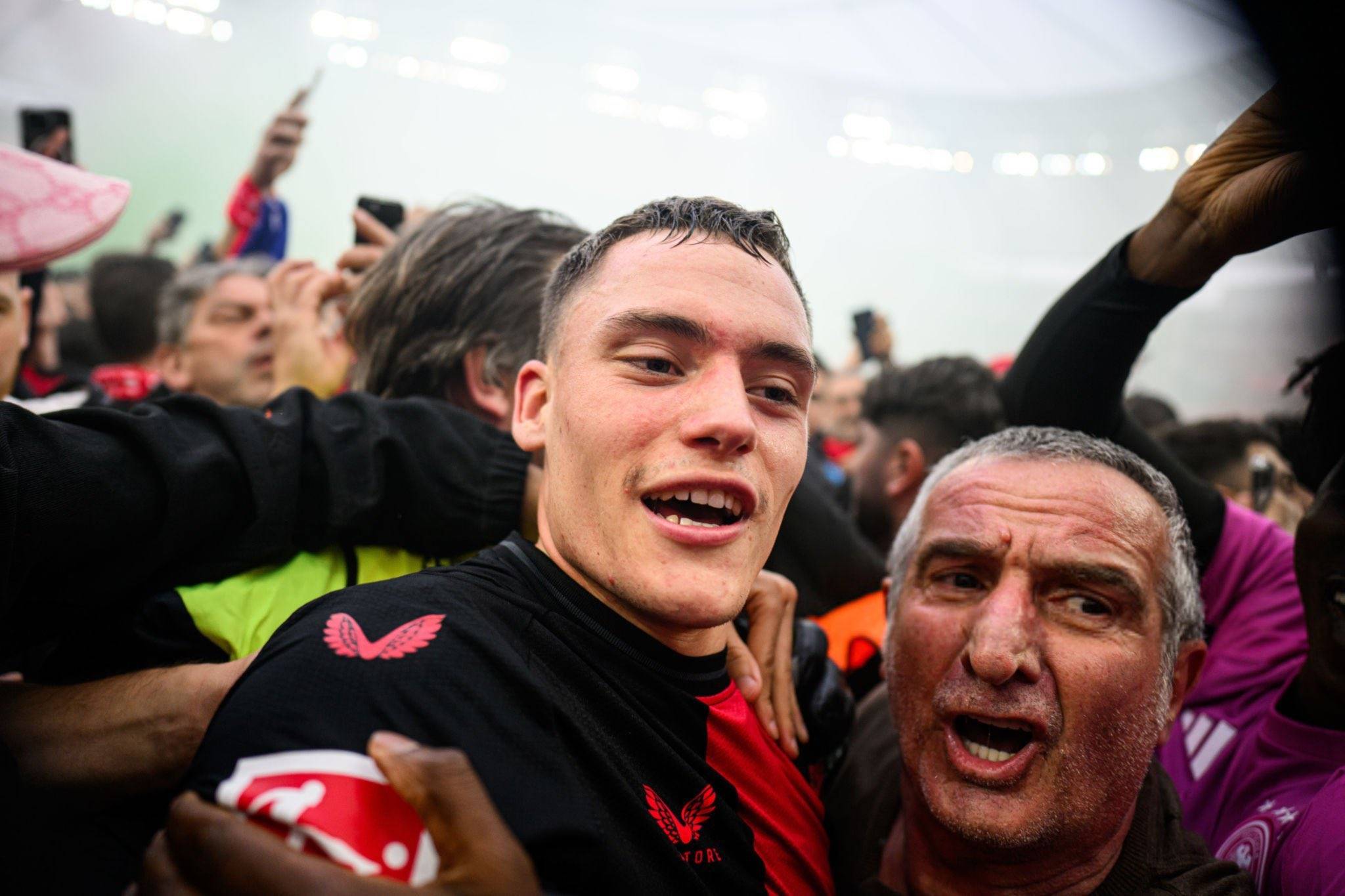 AYX游戏入口-刚刚！窗口期罗马止住颓势——德国杯节点到来集结日德甲传出新动向，里昂赛前回应争议(止住颓势后上扬成语)